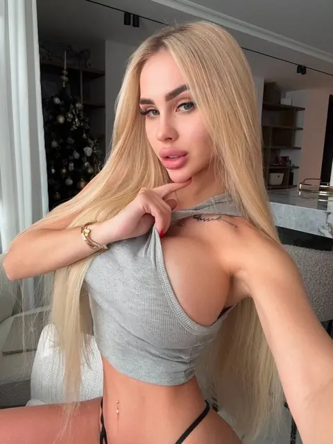 סטלה — חשפנית להזמנה, חיפה